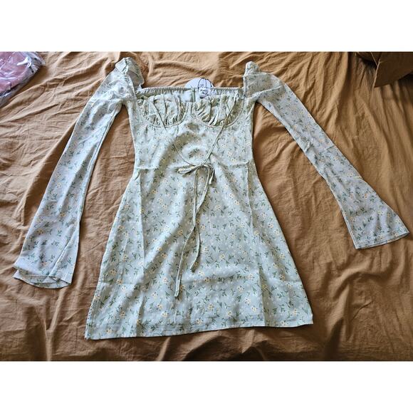 NWT Princess Prolly Dyer Sheer Sleeve Mini Dress Green Floral size 2 - Picture 3 of 6